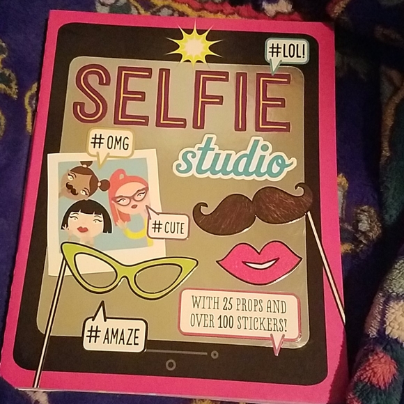 Selfie Studio with 25 Props and over 100 Stickers - Picture 1 of 10